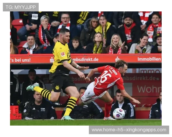 柏林训练:打造中场压迫与快攻的足球新锋线 柏林训练:打造中场压迫与快攻的足球新锋线