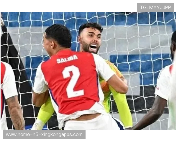 阿森纳门将训练：手部反应与点球判断并行提升