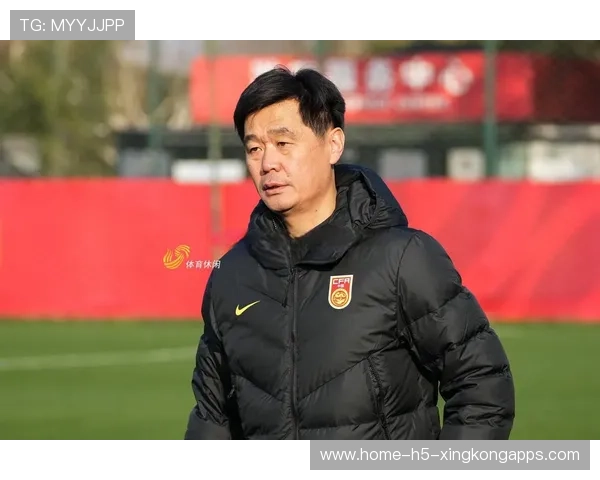 俱乐部聘请前国脚担任荣誉顾问 激励年轻人，俱乐部兼国家队主教练