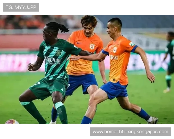 山东泰山祖马回追封堵射门,关键一脚化解险情 山东泰山祖马回追封堵射门,关键一脚化解险情